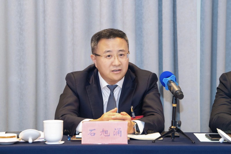 石旭涌参加分组审议